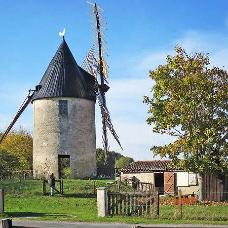 Les Arbousiers By Interhome